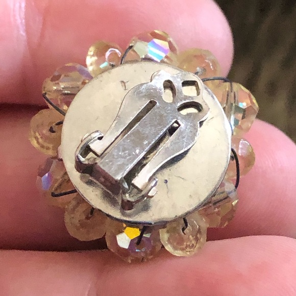 Vtg 60s gold aurora borealis bead cluster earrings - Picture 4 of 4